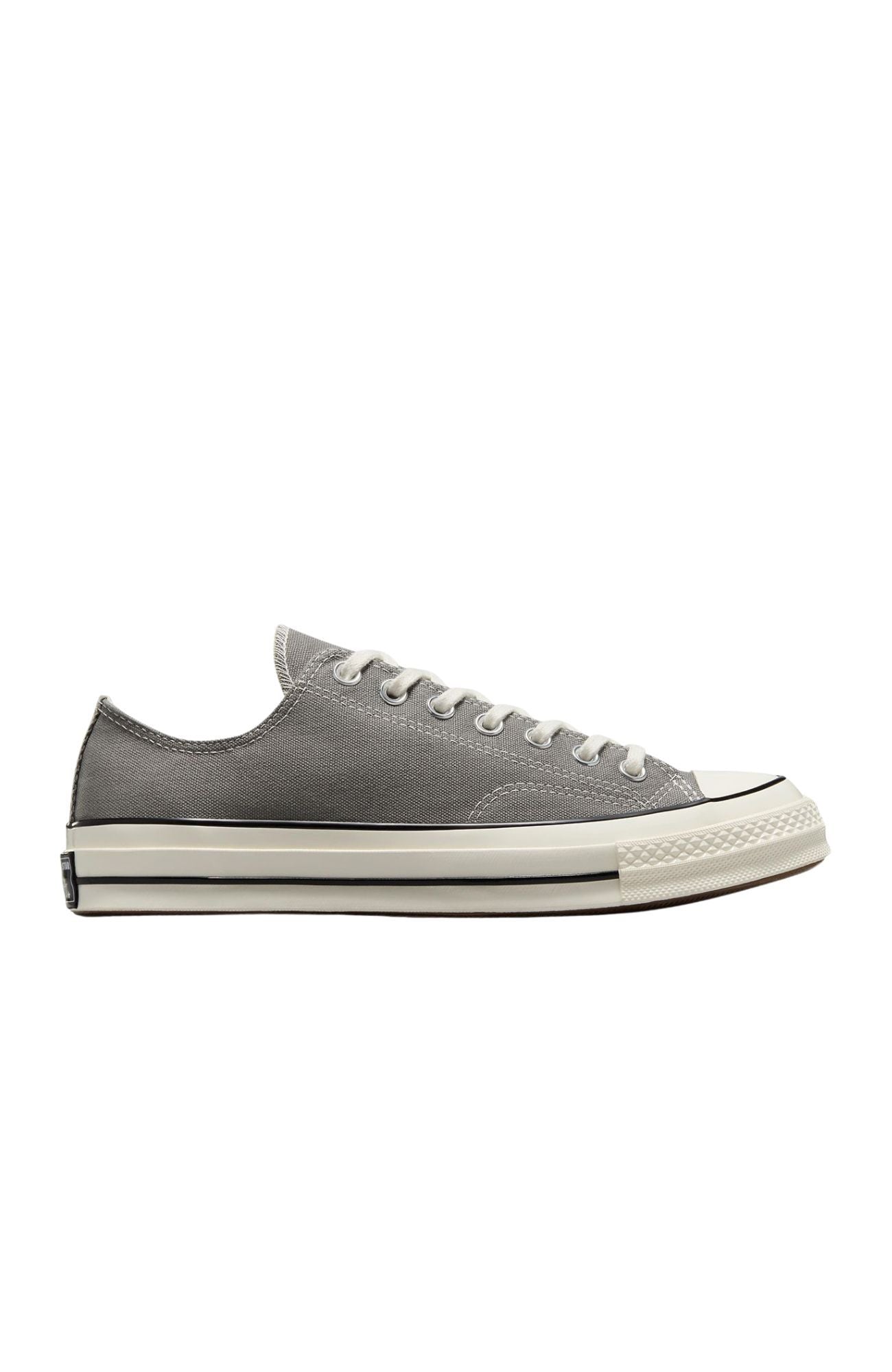 Low top chucks online