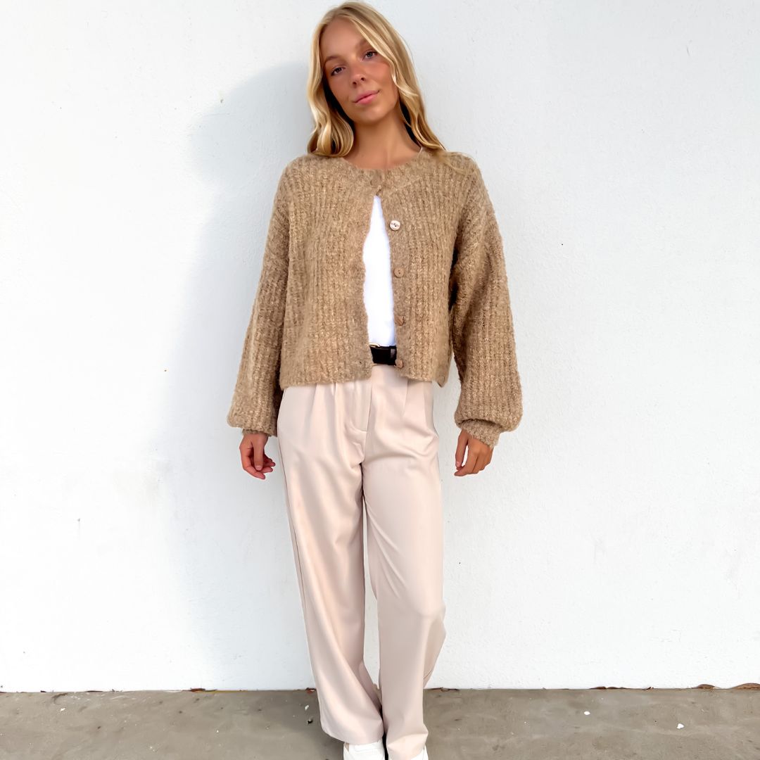 Elevate your wardrobe with the Carrie Cardigan in Latte