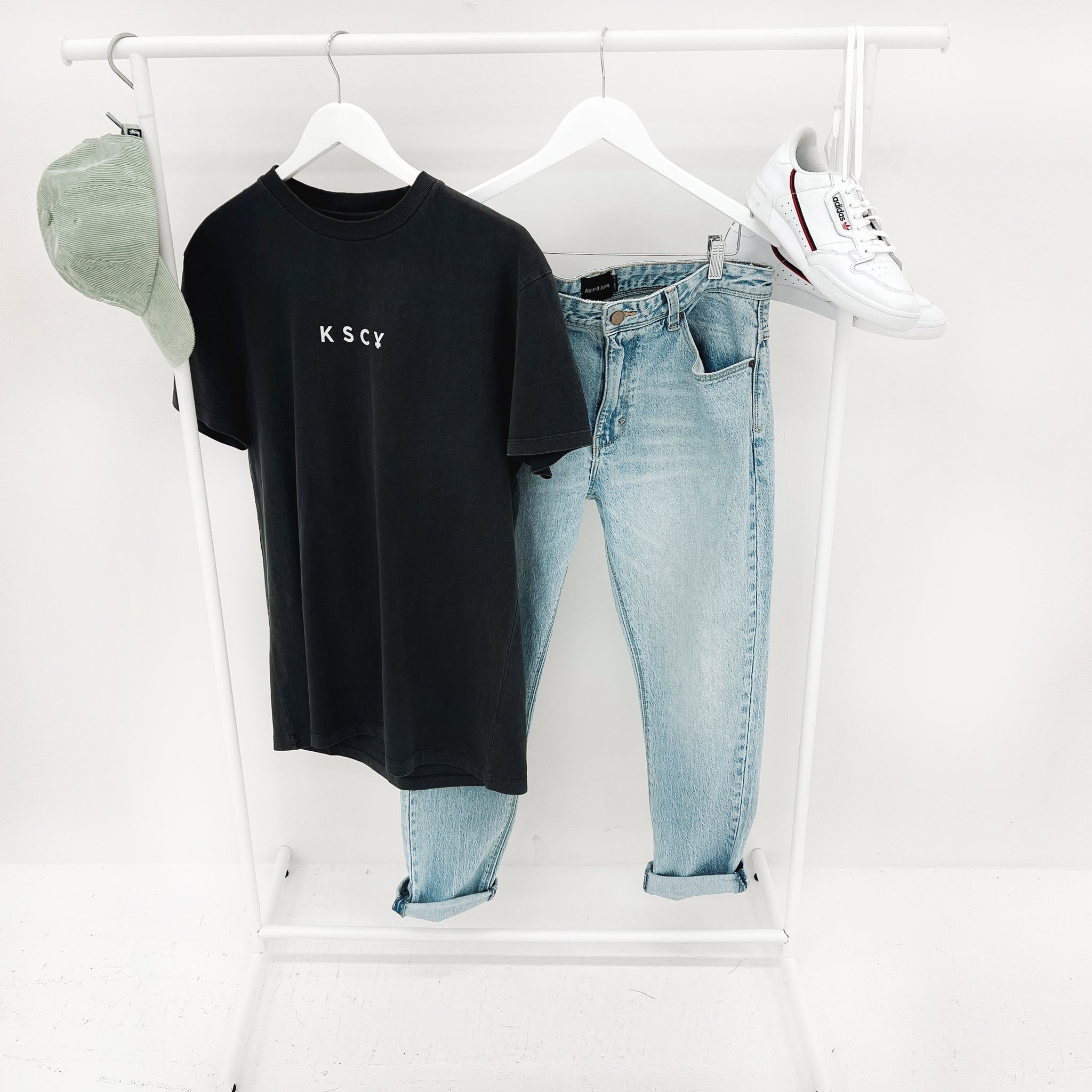 A simple tee and jeans!