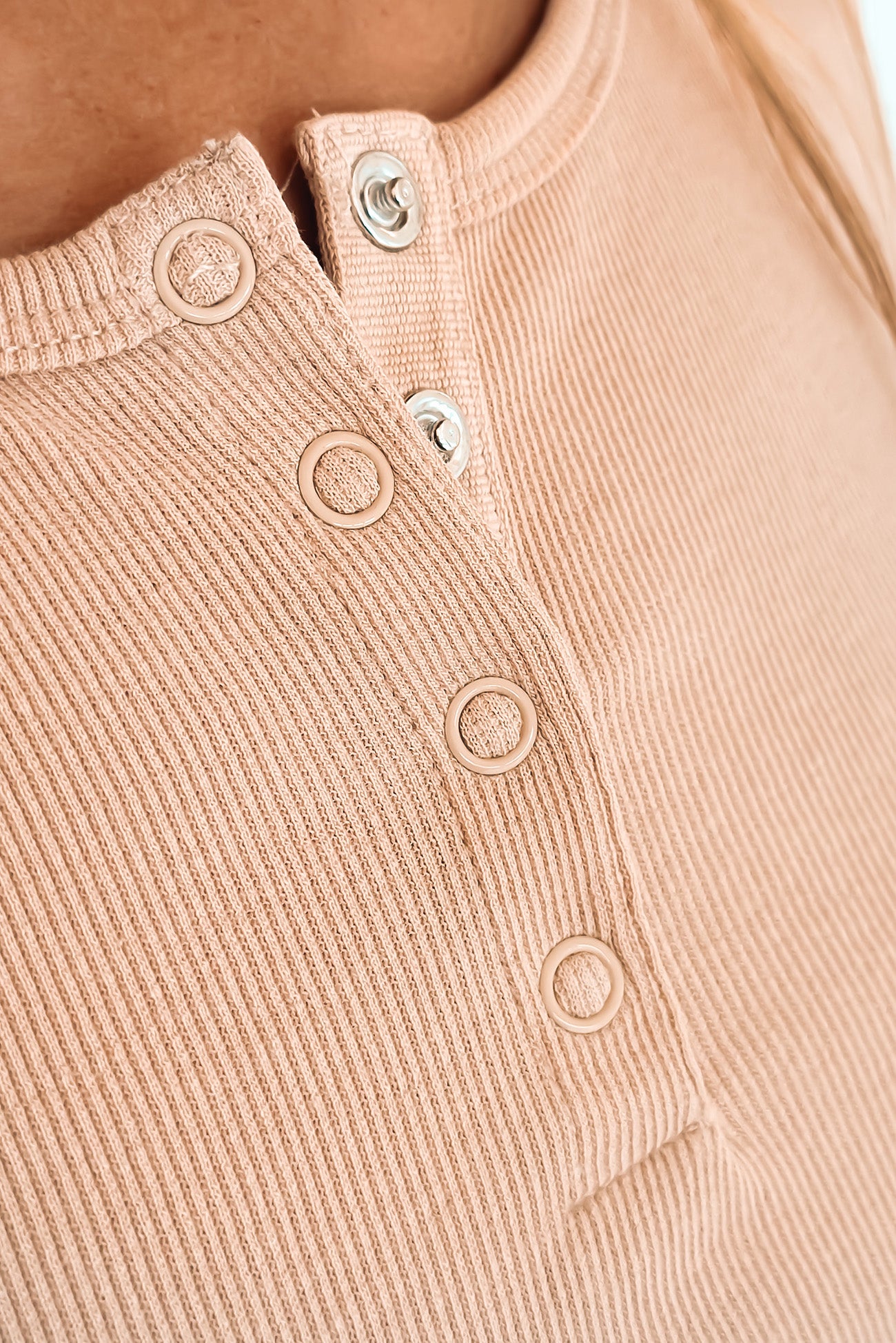 Billie Rib Buttoned Tee Tan