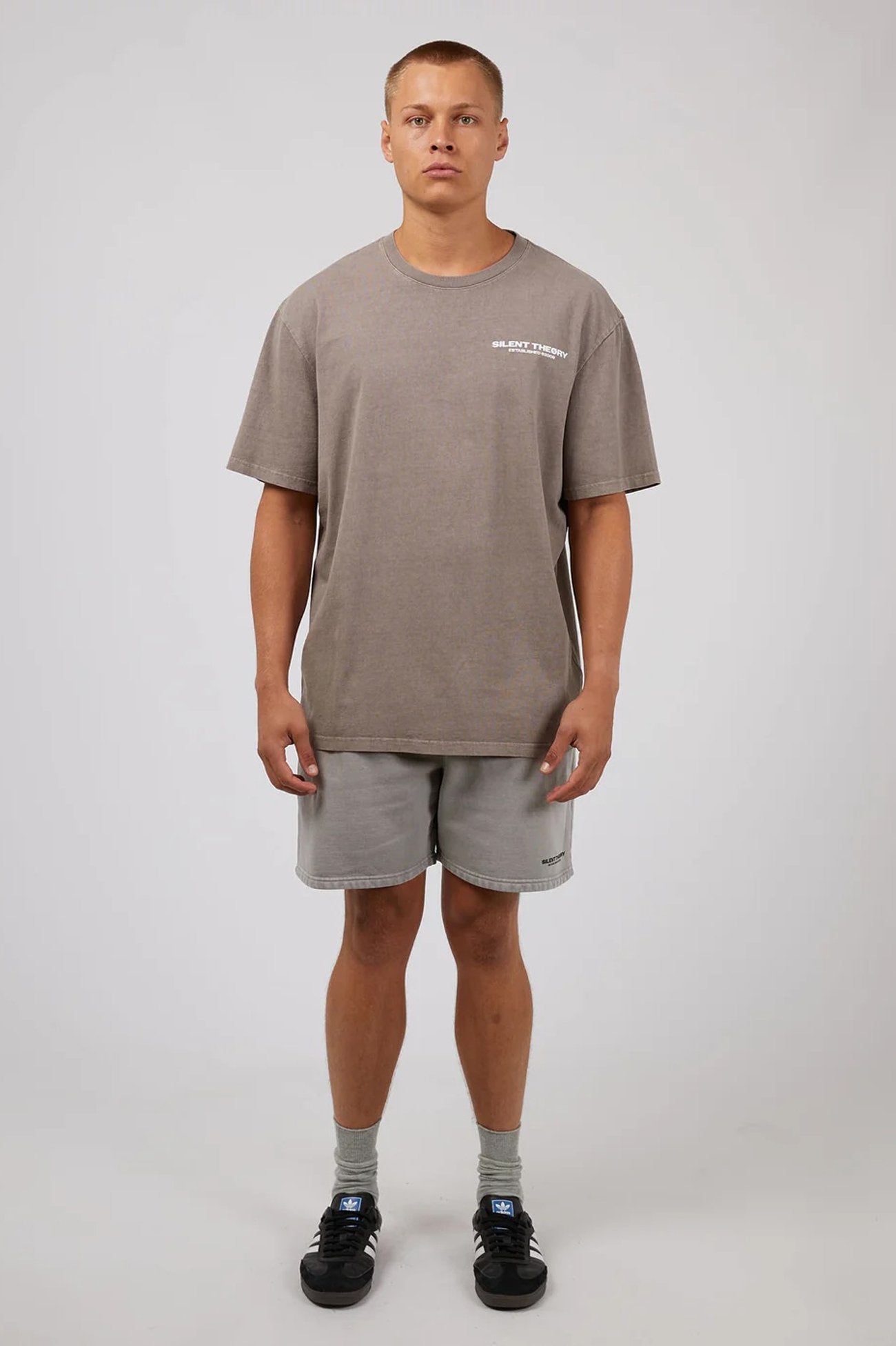 Essential Theory Short Grey