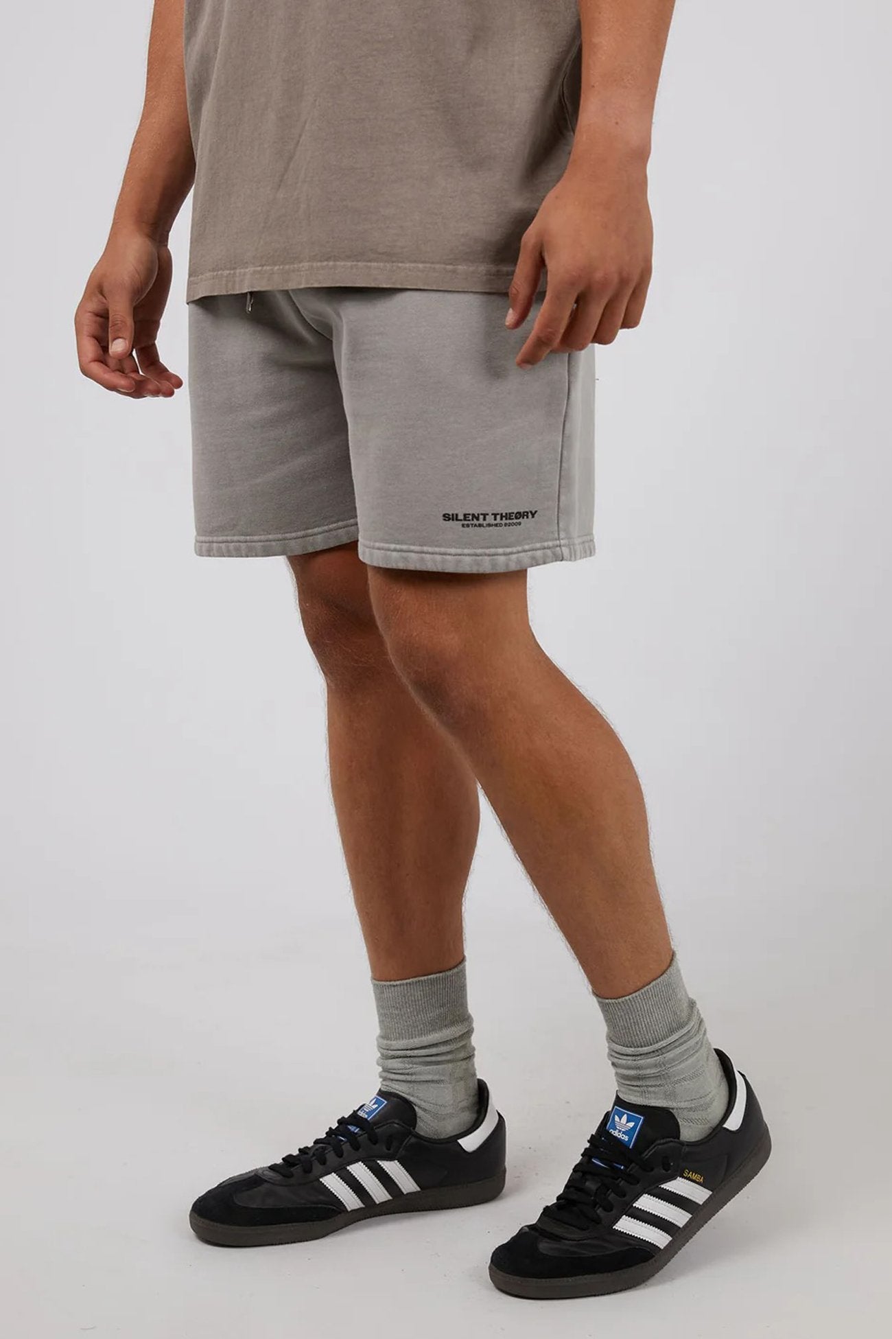 Essential Theory Short Grey