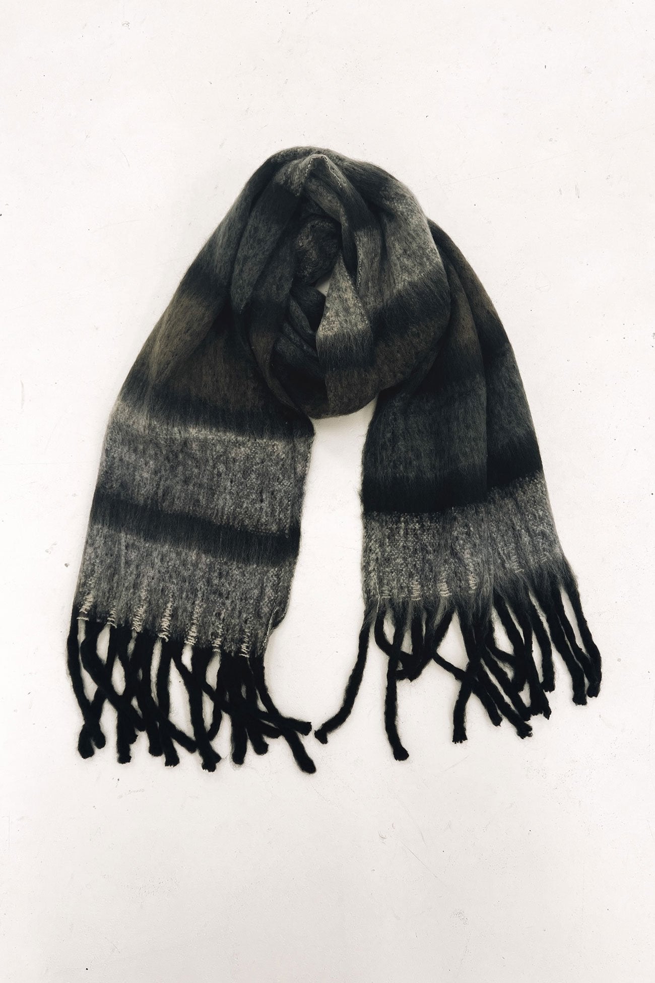 Derek Scarf Black