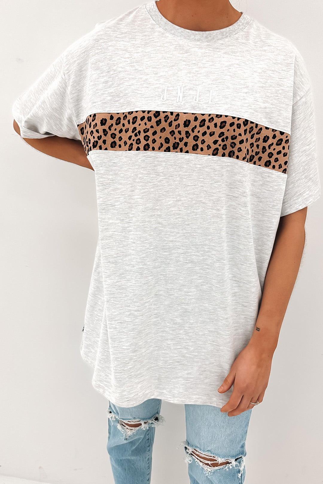 JNJL Leopard Panel Tee Snow Marle