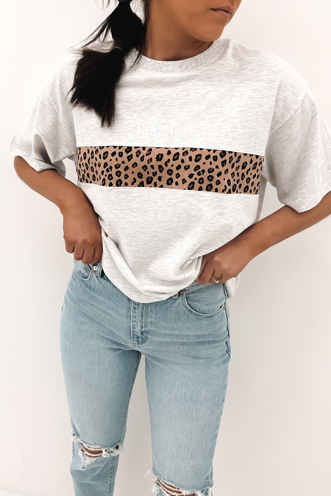 JNJL Leopard Panel Tee Snow Marle