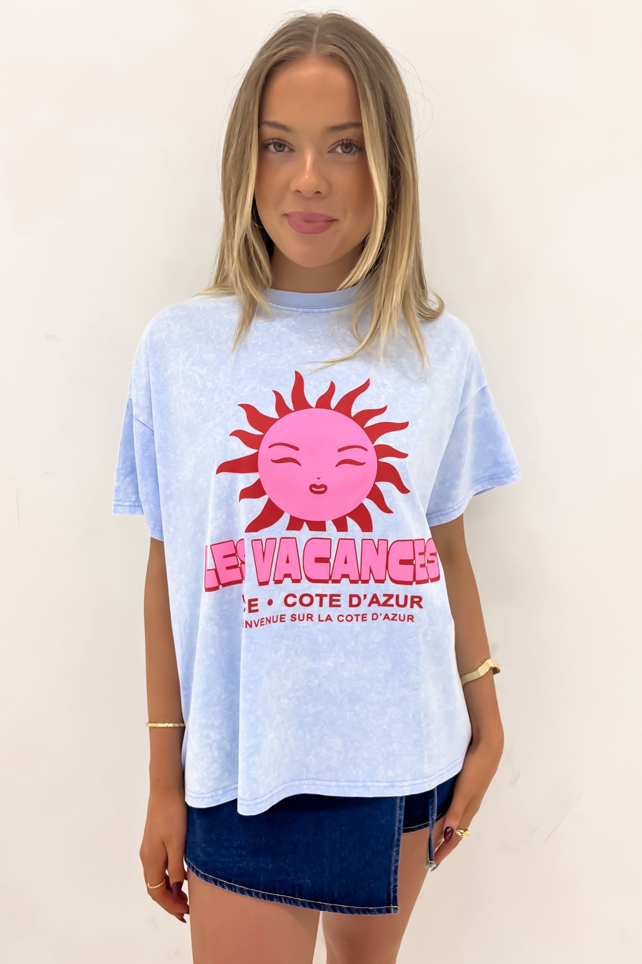 Les Vacances Tee Blue Acid Wash