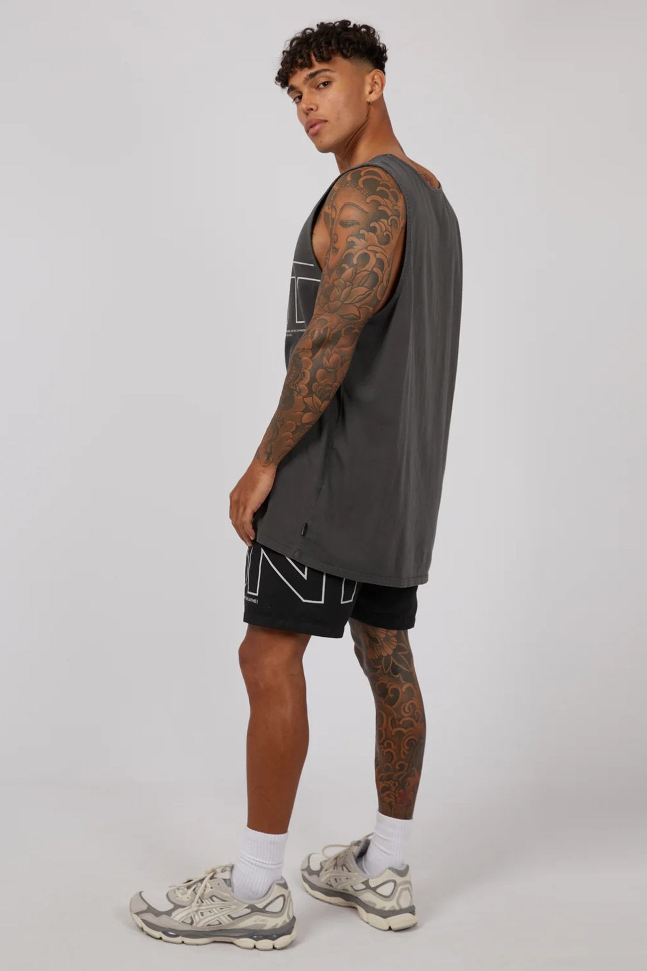 Link Singlet Washed Black