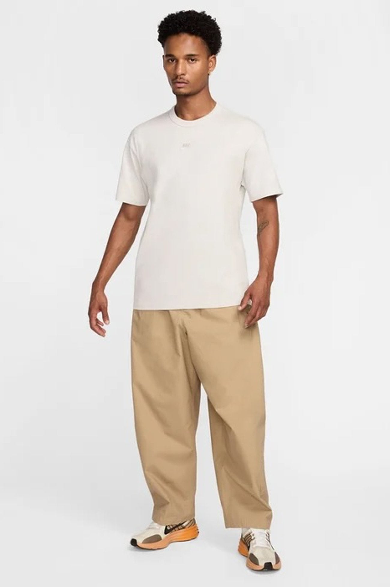 Nike Sportswear Premium Essentials Tee Light Bone