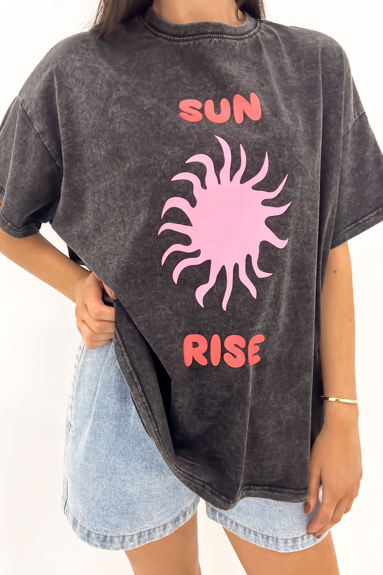 Sun Rise Tee Black Acid Wash