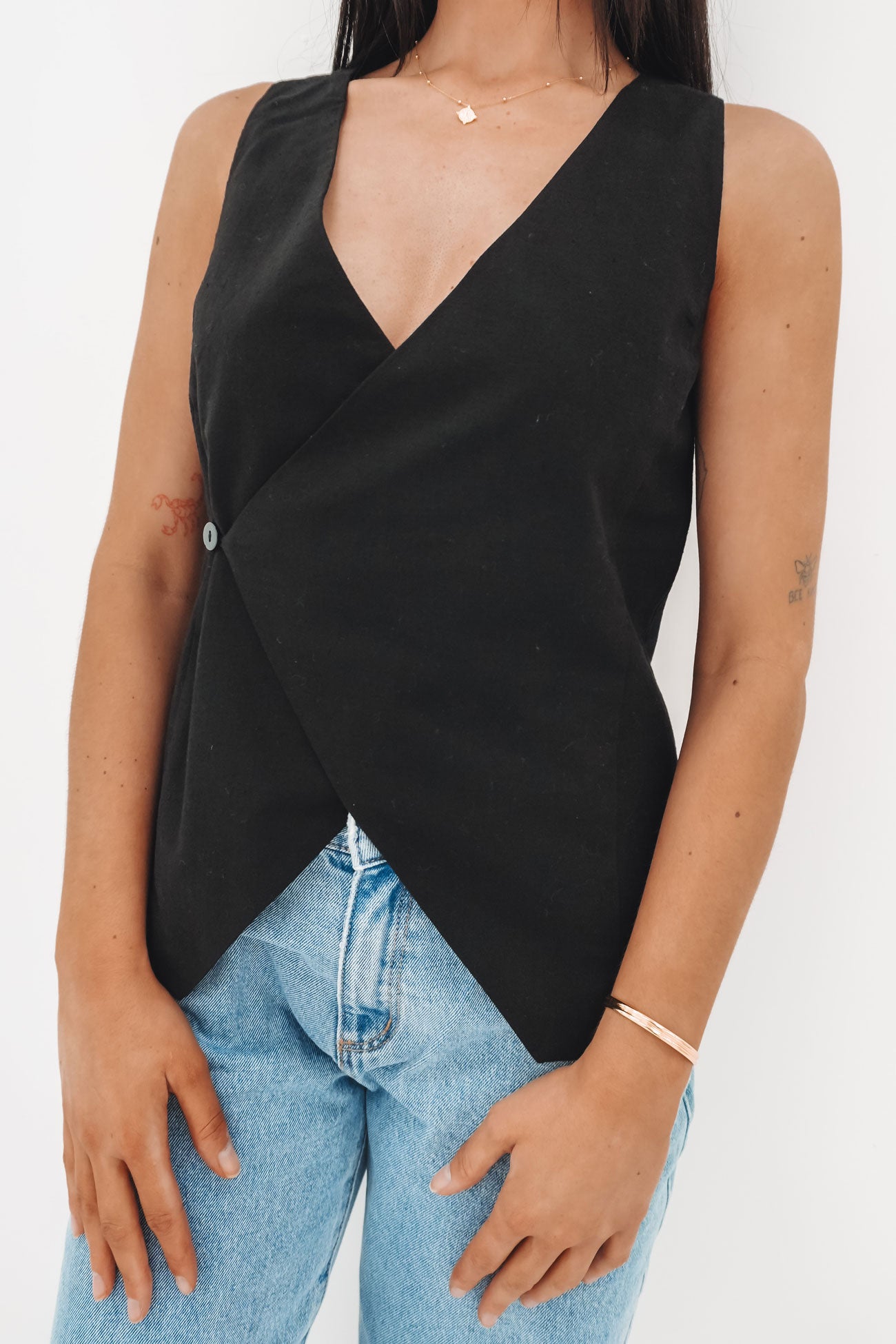 Willa Vest Black