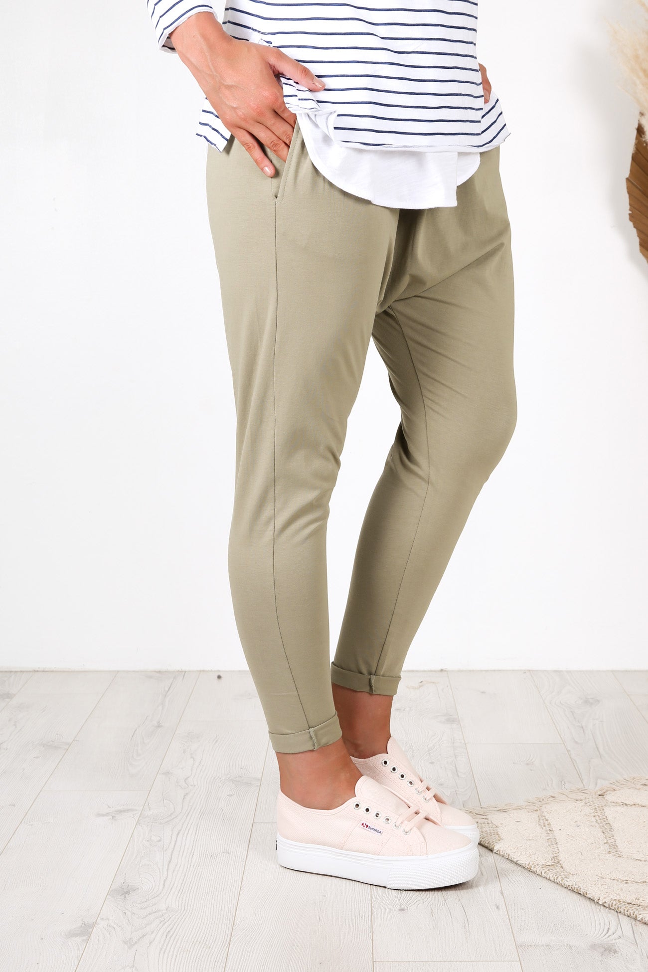 Isaiah Slouch Pant Khaki