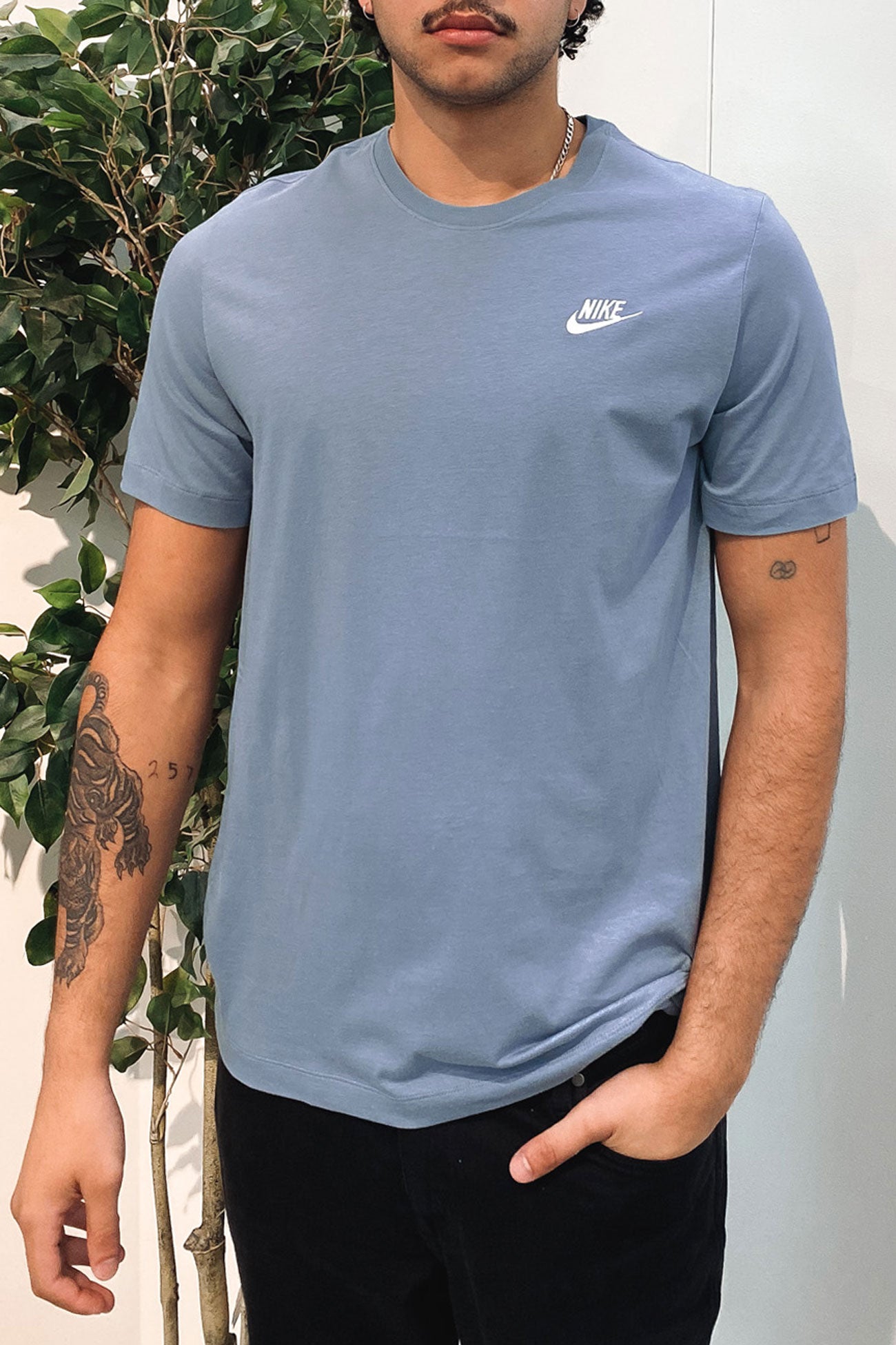 Nike Sportswear Club Tee Ashen Slate