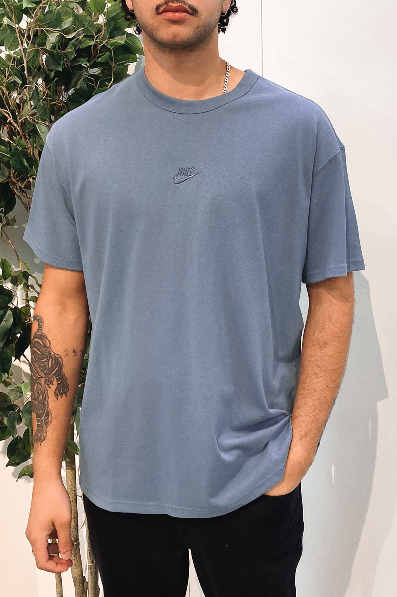 Nike Sportswear Premium Essentials Tee Ashen Slate