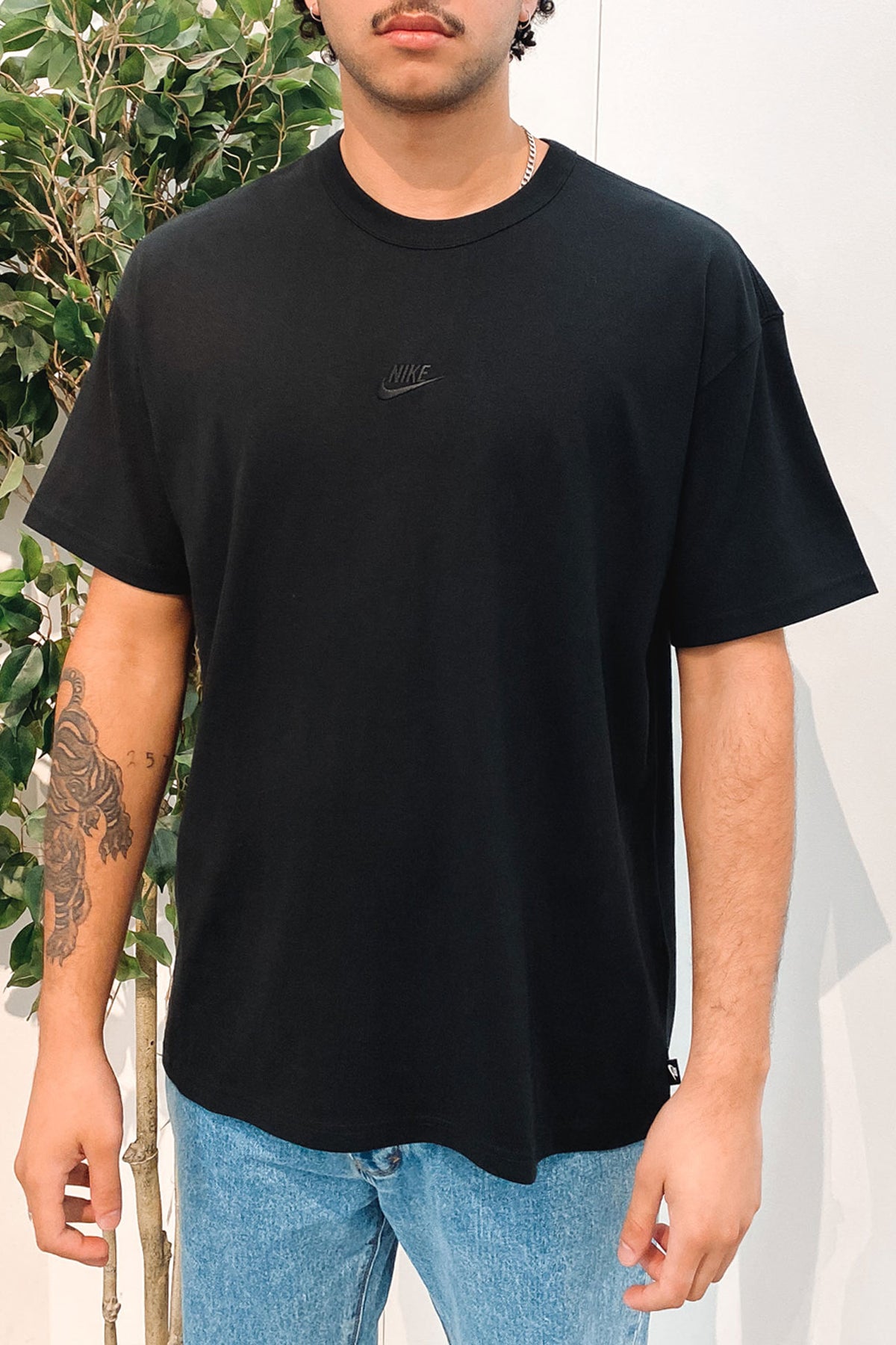 cruzar Bienes enseñar Nike Sportswear Premium Essentials Tee Black - Jean Jail