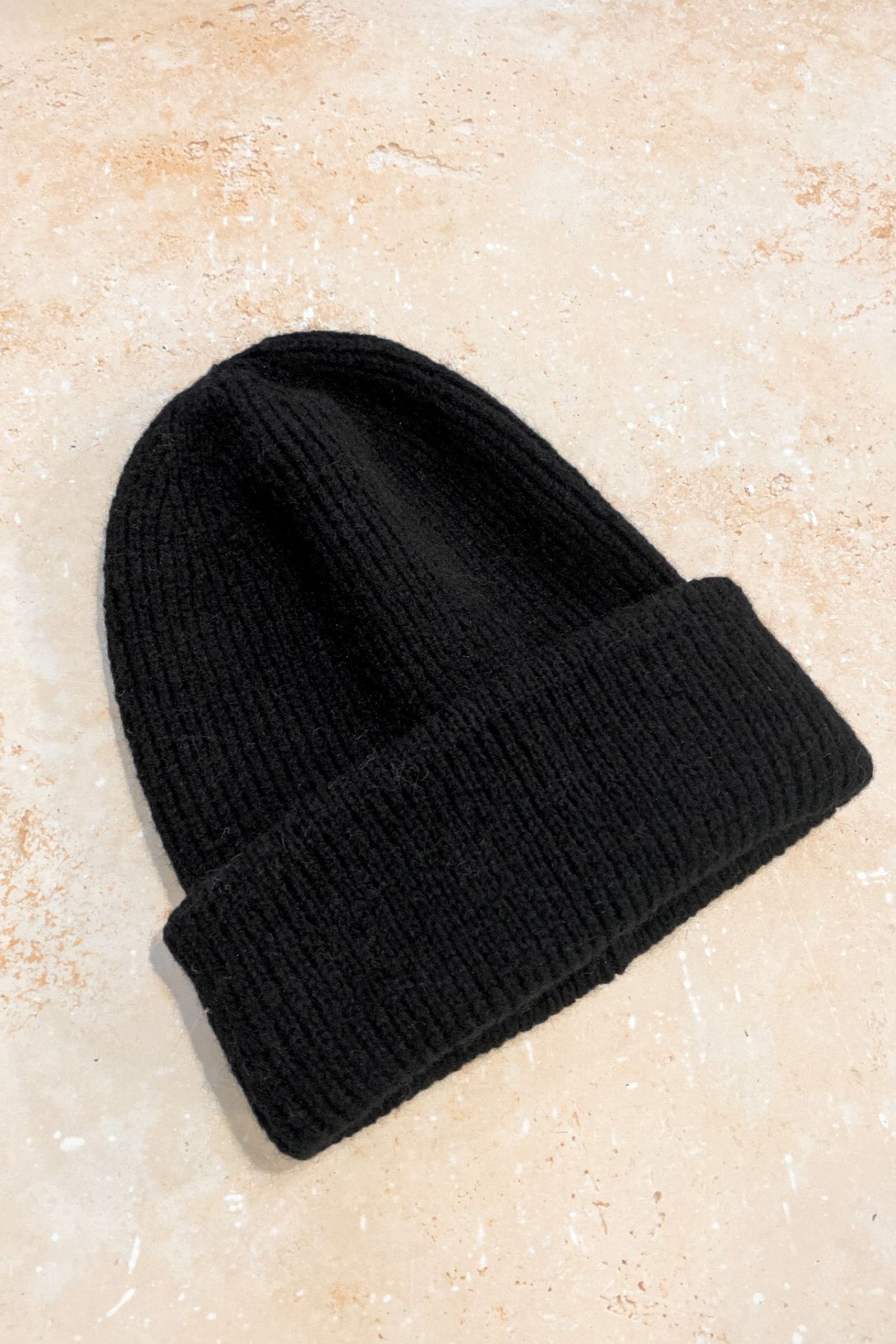 Scarlet Beanie Black