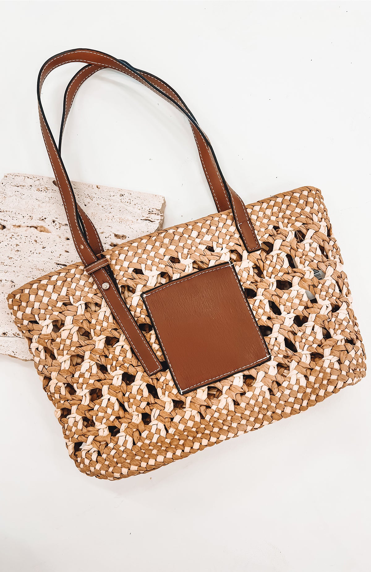 Tan store straw bag