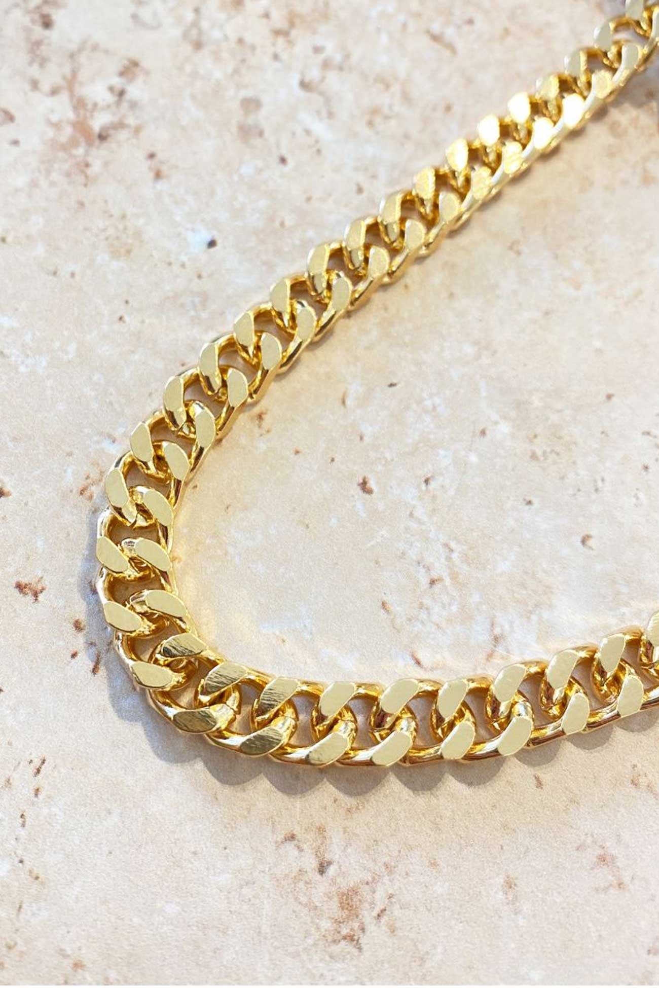 Xena Curb Chain Necklace Gold