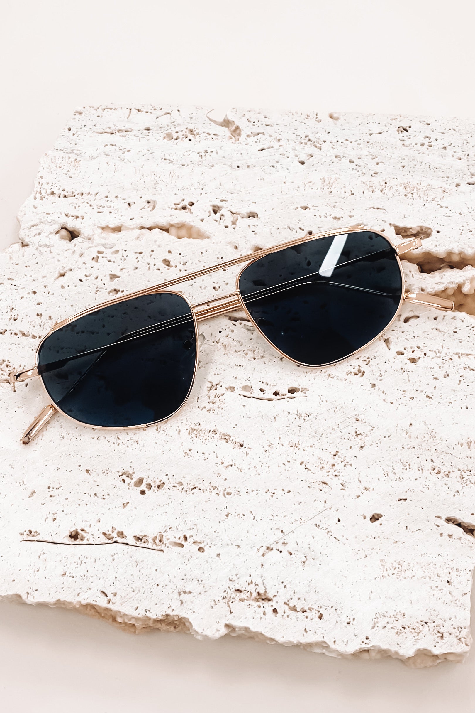 Iris Sunglasses Gold // Black